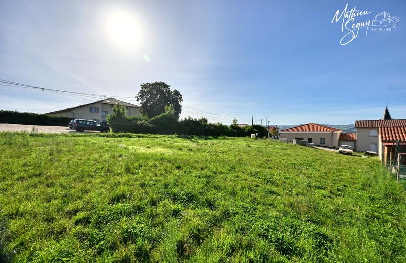 Terrain constructible - 735 m²