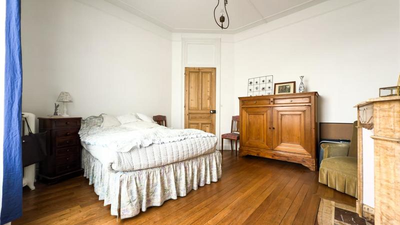 Maison - 220 m² - 7 pièces