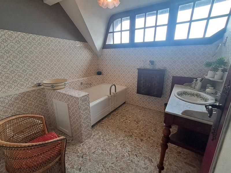 Maison bourgeoise - 325 m² - 11 pièces