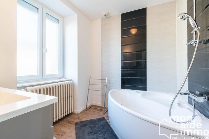 Maison traditionnelle - 163 m² - 6 pièces