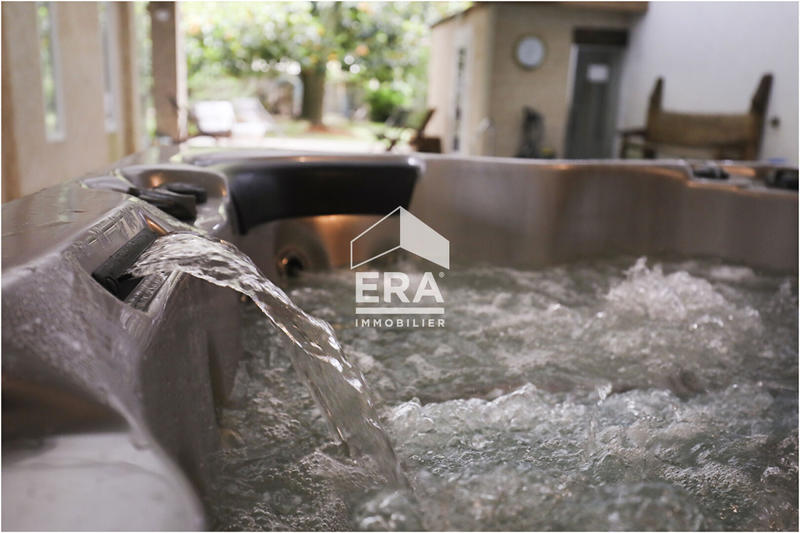 Maison - 220 m² - 6 pièces