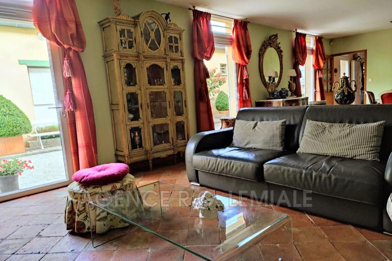 Maison - 331 m² - 10 pièces