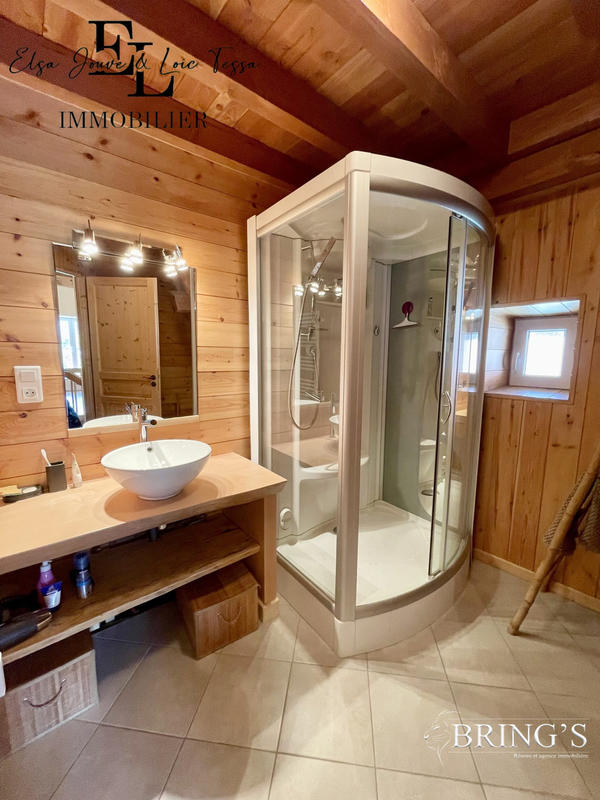 Maison - 266 m² - 9 pièces