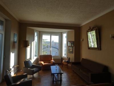 Maison - 202 m² - 7 pièces