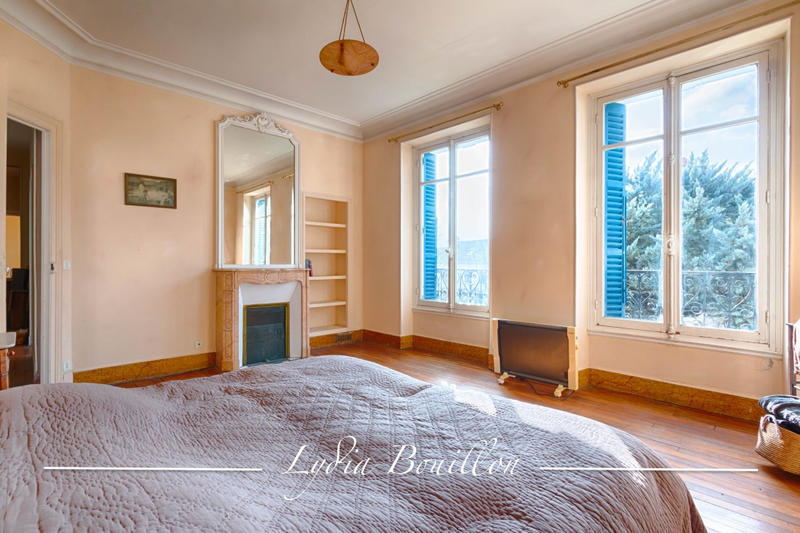 Propriété - 395 m² - 14 pièces