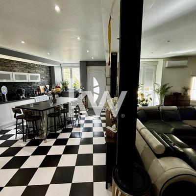 Maison - 147 m² - 5 pièces