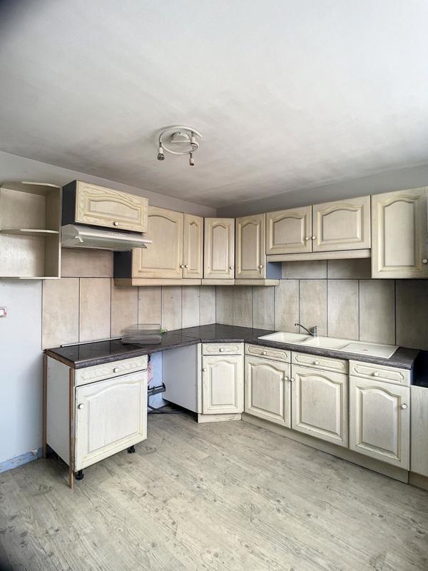 Maison - 250 m² - 9 pièces