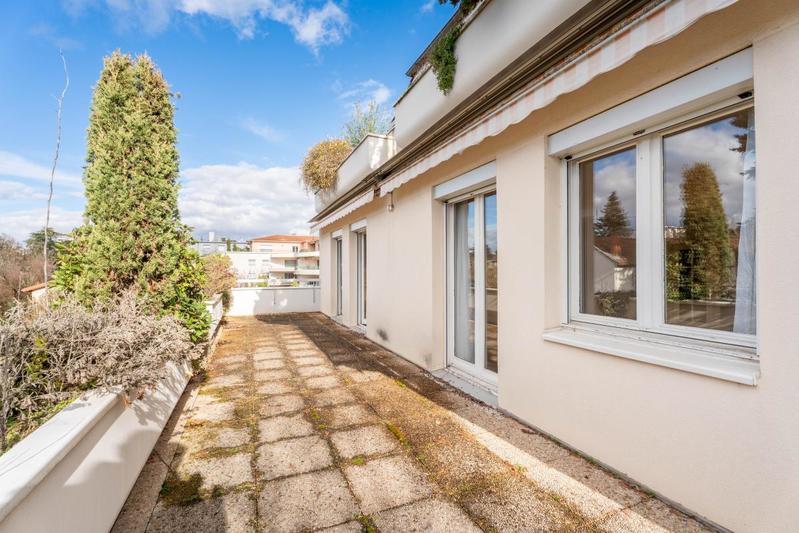 Appartement - 167 m² - 6 pièces