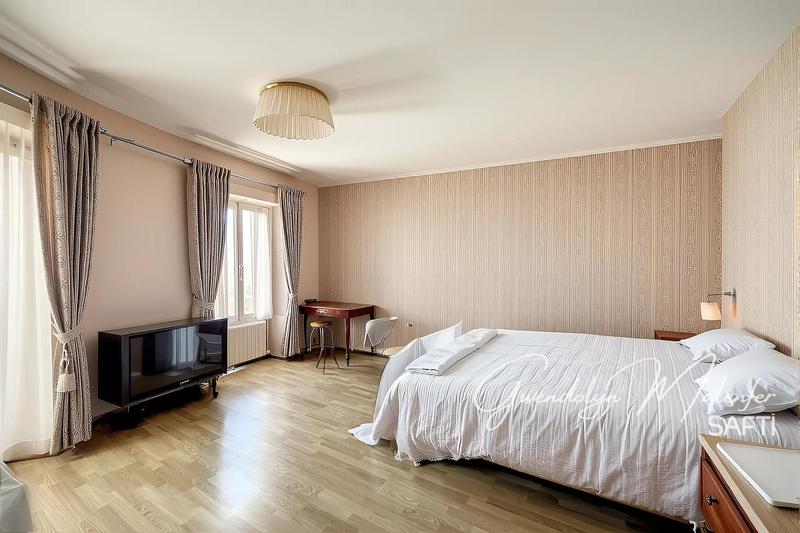 Maison - 163 m² - 8 pièces