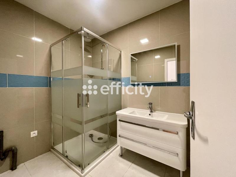 Maison - 228 m² - 9 pièces