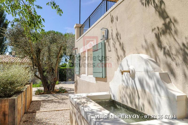 Maison - 300 m² - 8 pièces