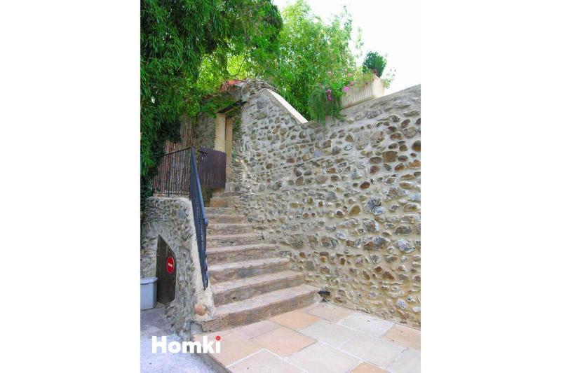 Maison - 1 800 m² - 31 pièces