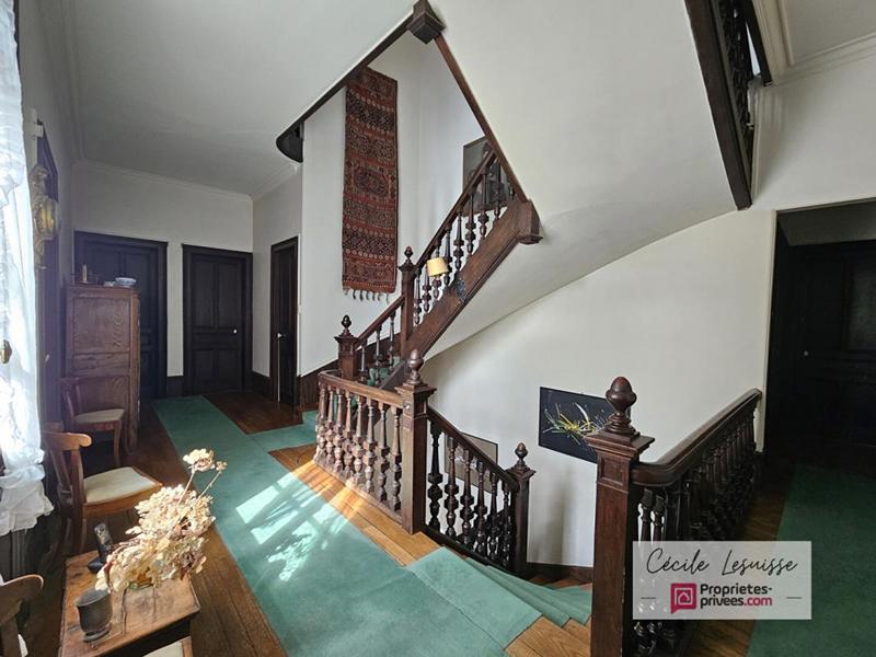 Maison - 451 m² - 15 pièces