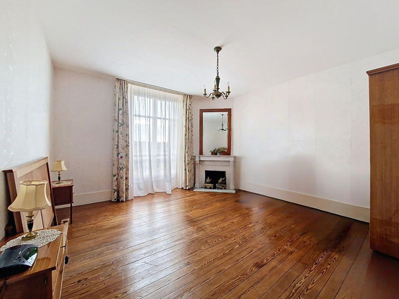 Maison - 215 m² - 7 pièces