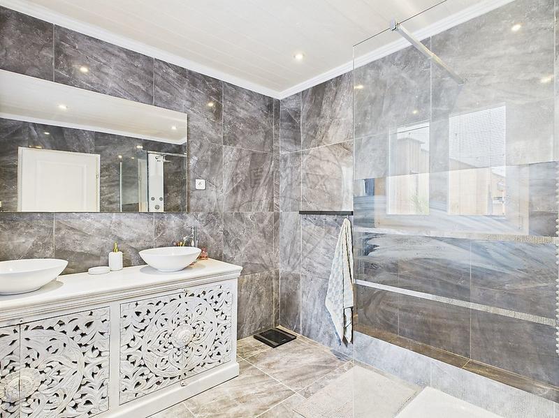 Maison - 233 m² - 8 pièces