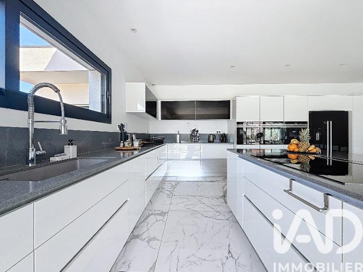 Maison - 259 m² - 5 pièces