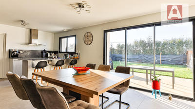 Maison - 93 m² - 4 pièces