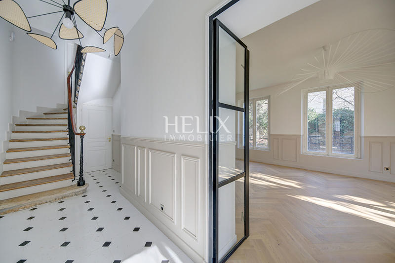 Maison - 383 m² - 9 pièces