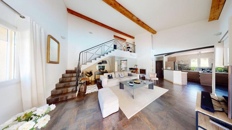 Maison - 140 m² - 5 pièces