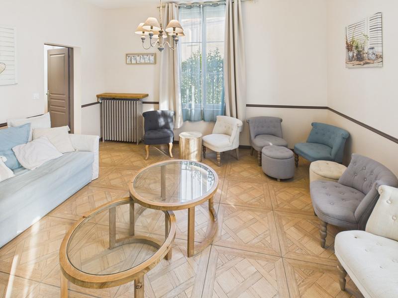 Maison - 320 m² - 12 pièces