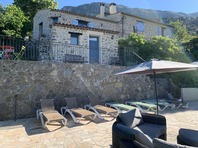 Maison - 180 m² - 8 pièces