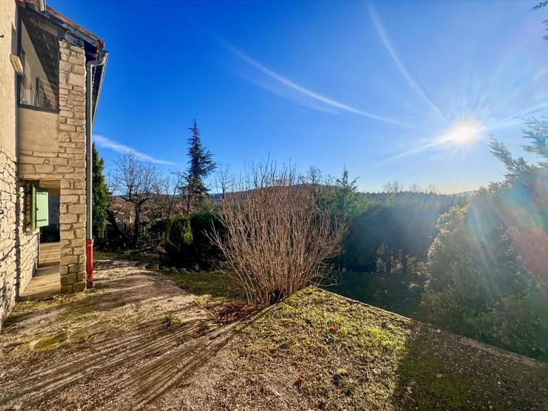 Maison - 240 m² - 7 pièces