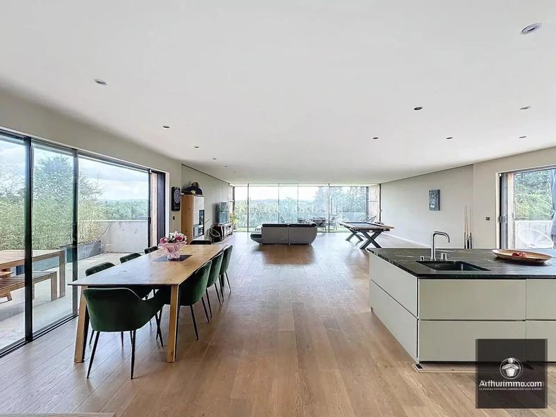 Maison - 260 m² - 6 pièces