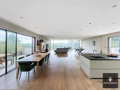 Maison - 260 m² - 6 pièces