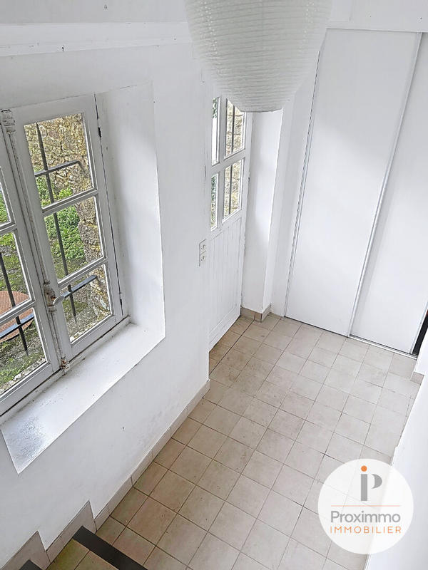 Maison - 231 m² - 7 pièces