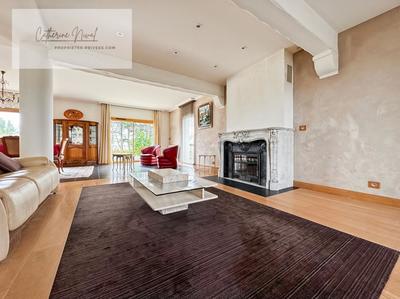 Maison - 210 m² - 9 pièces