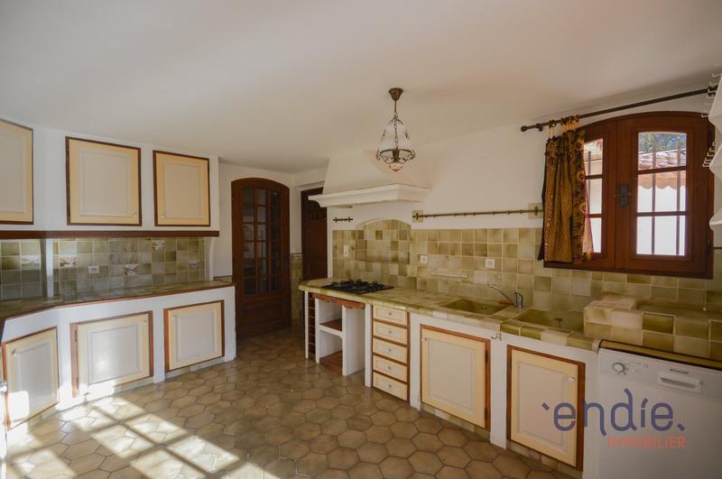 Maison - 180 m² - 5 pièces