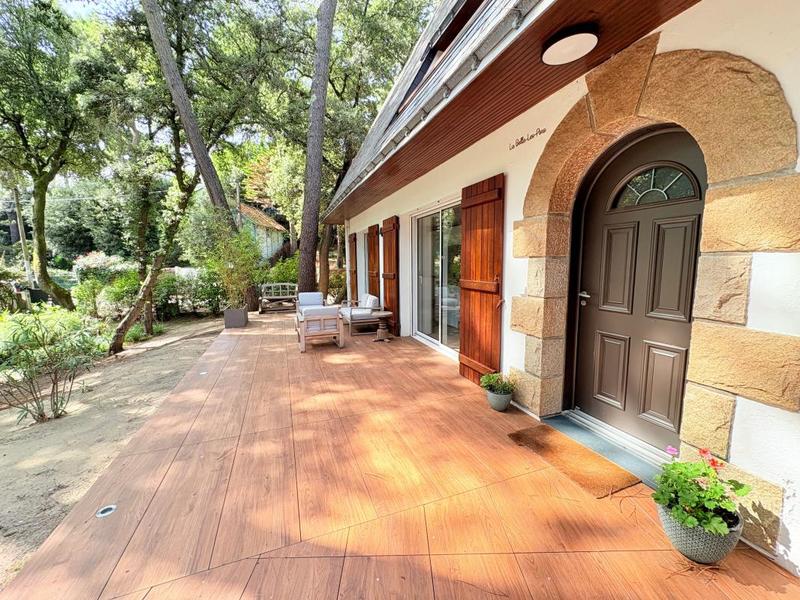 Maison - 201 m² - 8 pièces