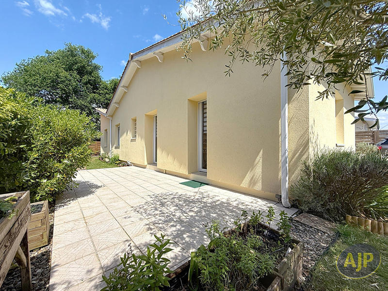 Maison - 104 m² - 4 pièces