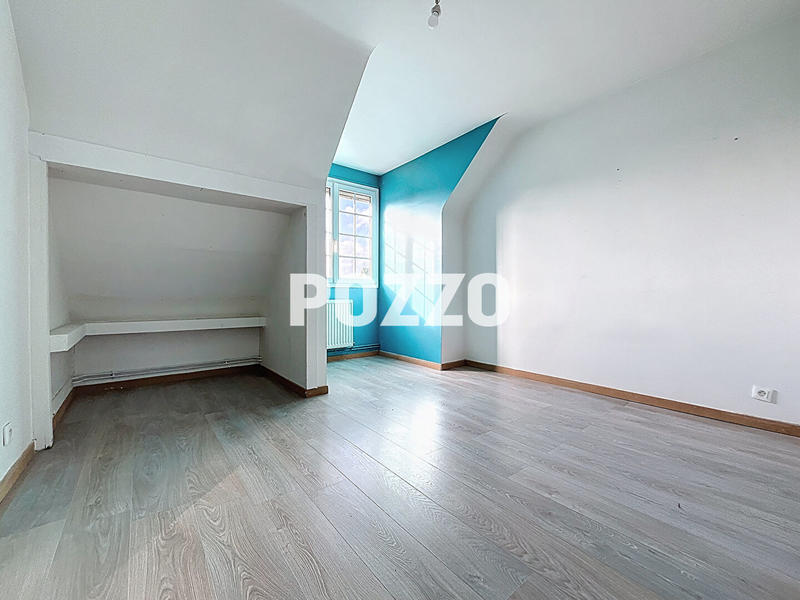 Maison - 198 m² - 9 pièces