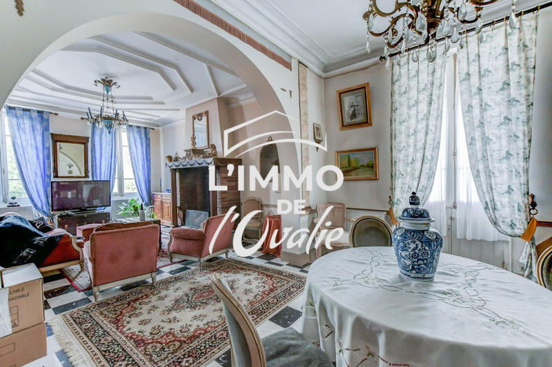 Château - 424 m² - 7 pièces