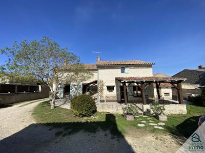 Propriété - 216 m² - 8 pièces