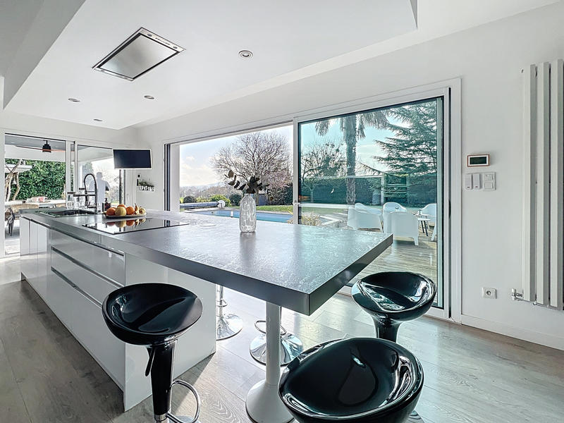 Maison - 222 m² - 6 pièces