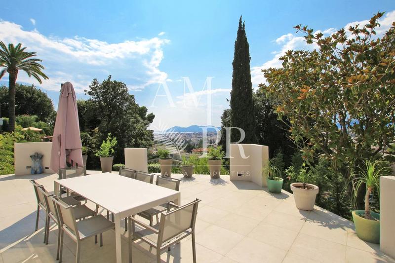 Villa - 233 m² - 7 pièces