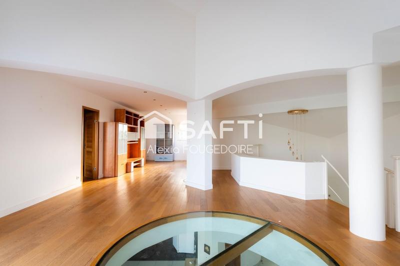 Maison - 298 m² - 9 pièces