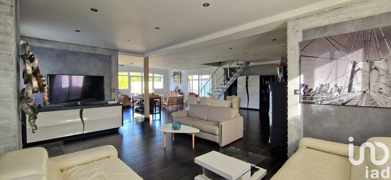 Maison - 240 m² - 7 pièces