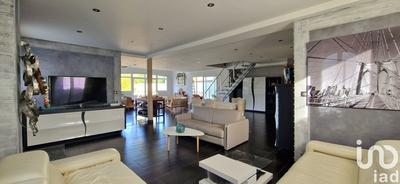 Maison - 240 m² - 7 pièces