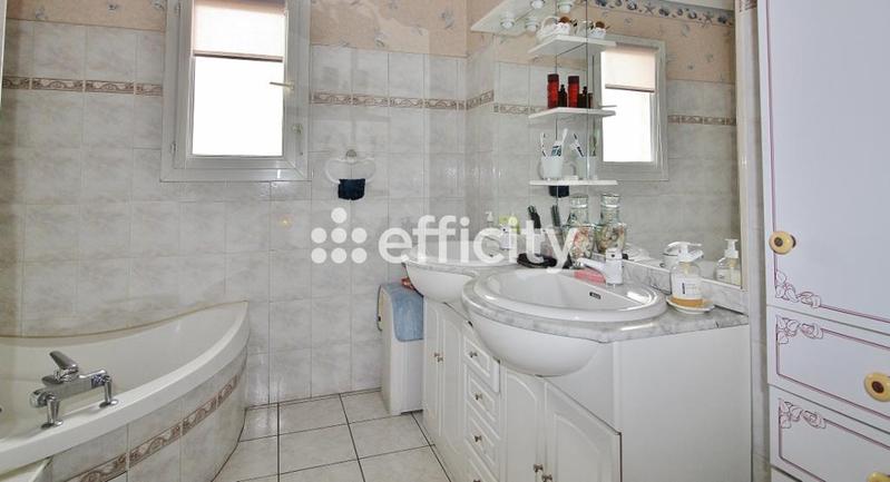 Maison - 137 m² - 6 pièces