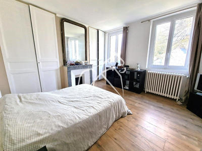 Maison - 297 m² - 8 pièces
