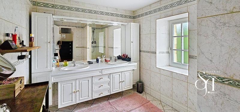 Maison - 190 m² - 8 pièces