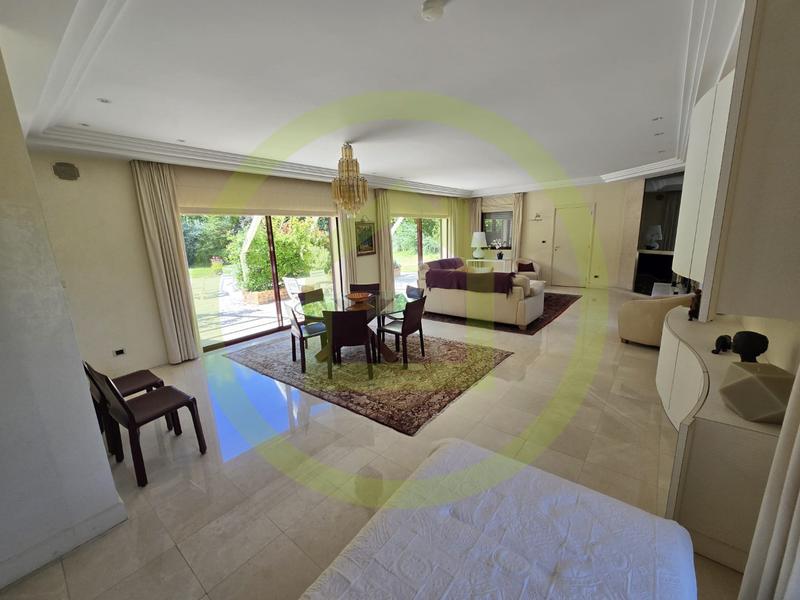 Maison - 260 m² - 6 pièces