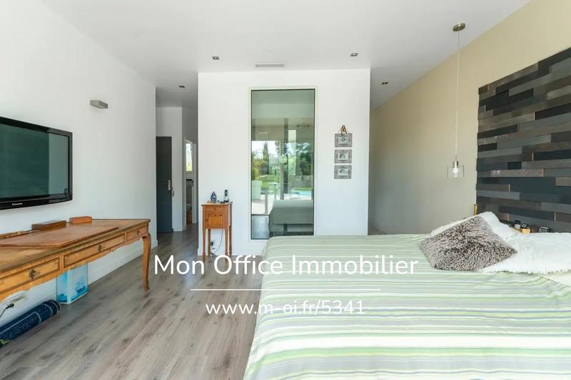 Maison - 260 m² - 8 pièces