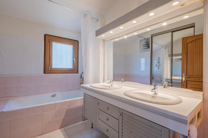 Maison - 180 m² - 8 pièces