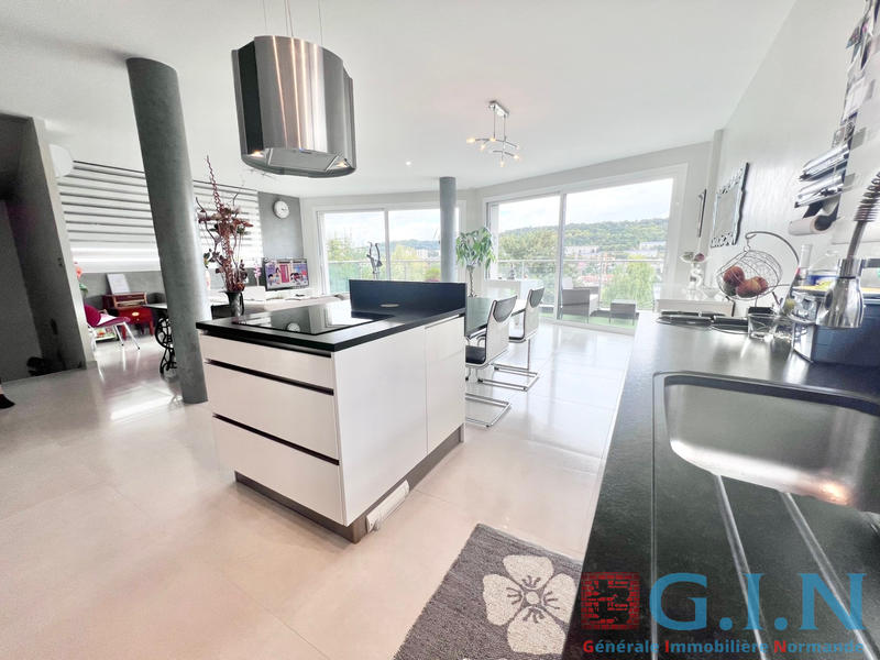 Propriété - 190 m² - 6 pièces