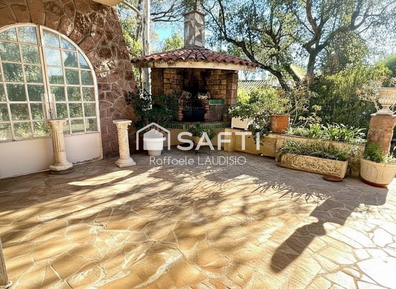 Maison - 210 m² - 6 pièces