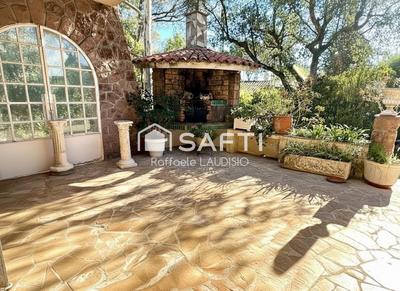 Maison - 210 m² - 6 pièces